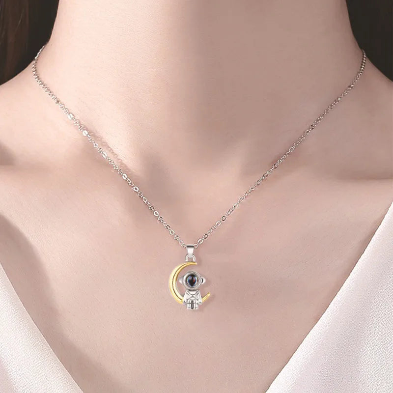 Collar Personalizado con Foto – Astronauta y Luna